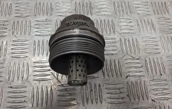 Toyota Avensis T250 Oil filter cover 156200R010