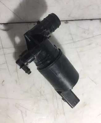 Volvo XC60 Headlight washer pump 31457431