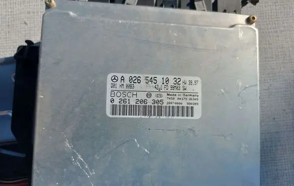Mercedes-Benz C W202 Engine control unit/module A0265451032