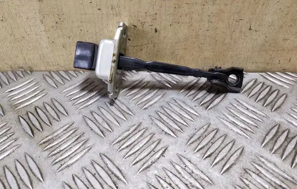 Mitsubishi Outlander Rear door check strap stopper