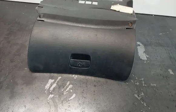 Glove box