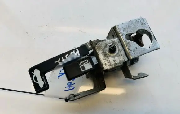 Tailgate opening switch