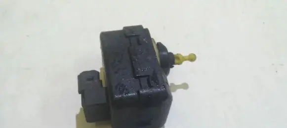 Renault Laguna I Headlight level adjustment motor 