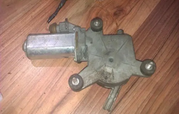 Peugeot 406 Front door window regulator motor 9615036980
