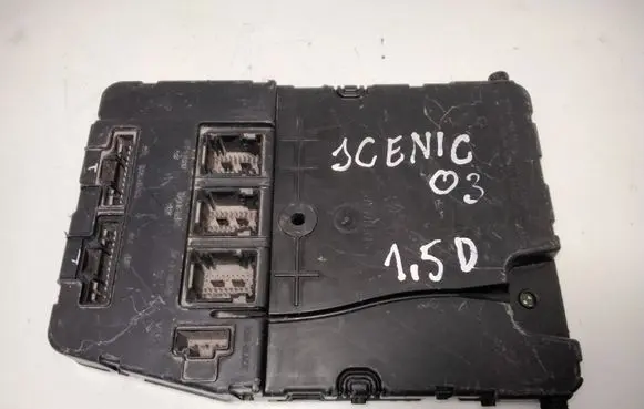 Renault Scenic II - Grand scenic II Fuse module 820306434