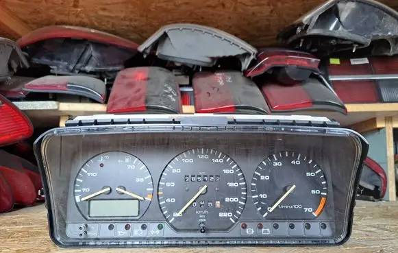 Volkswagen PASSAT B3 Speedometer (instrument cluster) 220190114603 2201901146