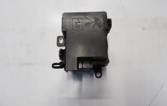 Renault Captur II Fuse box cover 252360794R