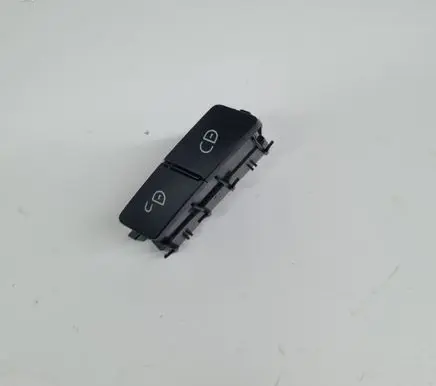 Mercedes-Benz C W204 Central locking switch button A2048706410 03151610
