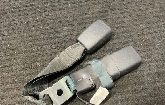 Lexus GS 250 350 300H 450H Rear seatbelt buckle 18219 B630