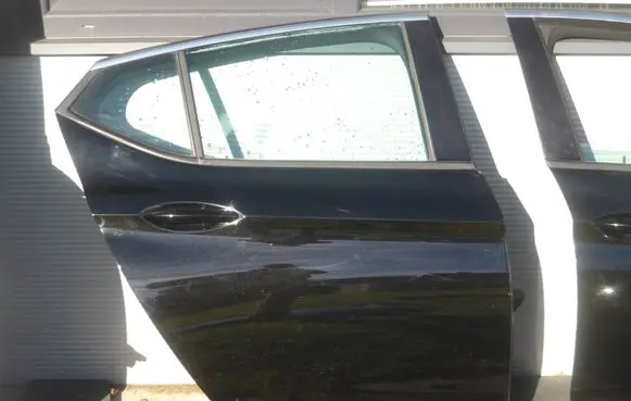 Opel Astra K Rear door