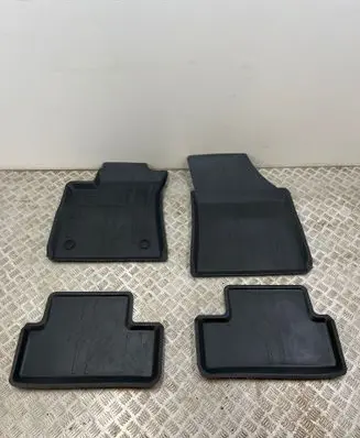 Renault Megane IV Car floor mat set 8201618013A 8201618018A 8201618013