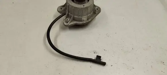 Mercedes-Benz S W222 Engine mount bracket A2222404500