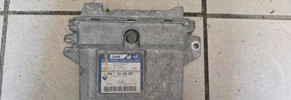 Renault Kangoo I Engine control unit/module 7700111207 7700868300 R04080010F