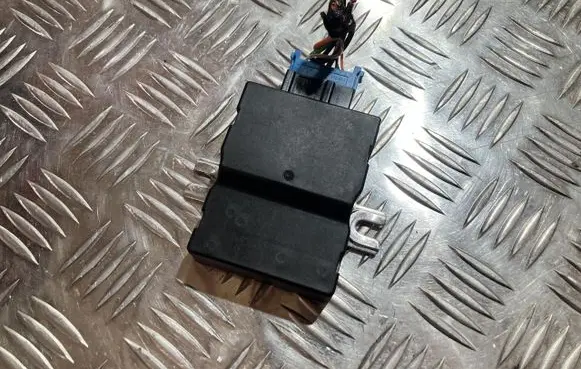 BMW X2 F39 Fuel pump relay 7476687