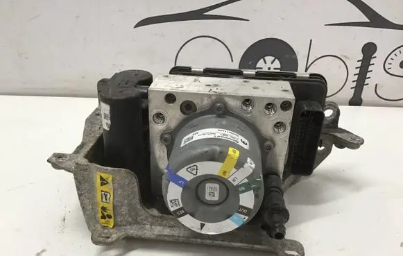 Dodge RAM Air suspension compressor/pump 68496113AB