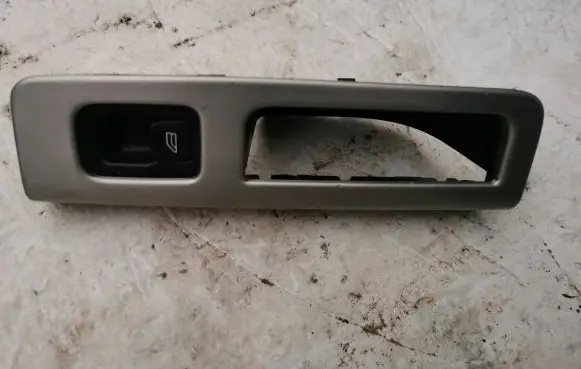 Volvo V50 Electric window control switch 8663819