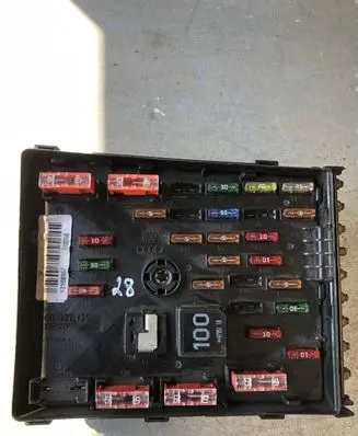 Volkswagen PASSAT B6 Fuse module 3C0937125 63592777