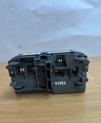 BMW X5 E70 Fuse box set B010107400 D5293