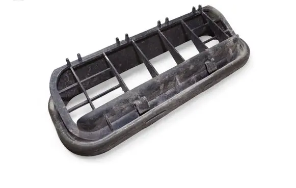 Quarter panel pressure vent