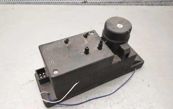 Mercedes-Benz E W210 Central locking vacuum pump 2108000048 0132006338