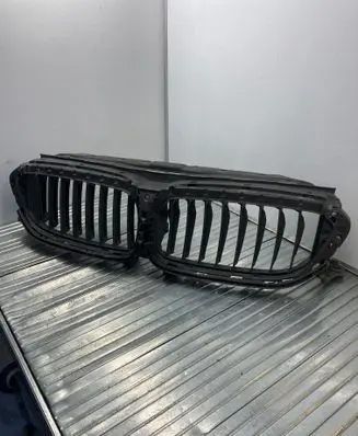 BMW 5 G30 G31 G38 Front bumper upper radiator grill 7497279 2835601A 1905170884