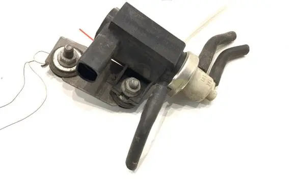 Volkswagen Polo V 6R Fuel pressure regulator 1J0906627A