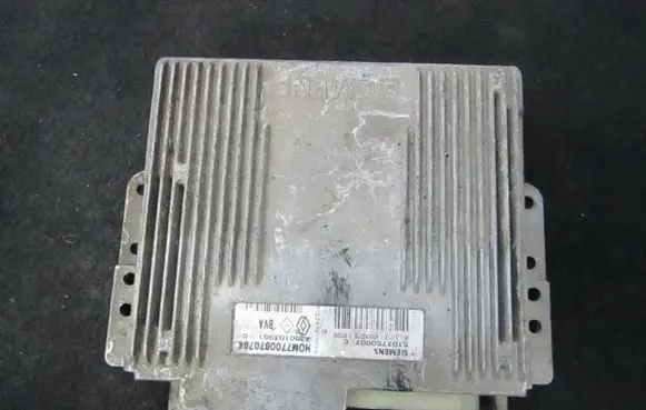 Renault Scenic I Engine control unit/module 7700103981C HOM7700870794