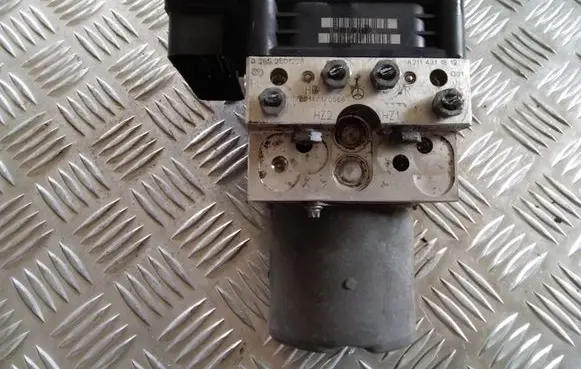 Mercedes-Benz E W211 ABS Pump 0265250226 A2114311812 0265960313