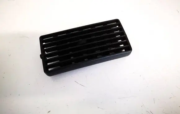 Volkswagen Golf IV Dash center air vent grill 1j0819763b