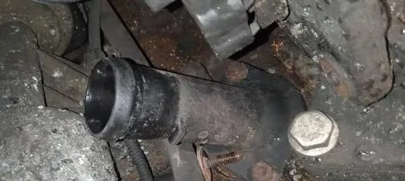 Volkswagen Polo IV 9N3 Engine coolant pipe/hose