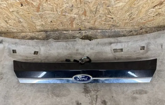 Ford Fiesta Trunk door license plate light bar 8A61A43404