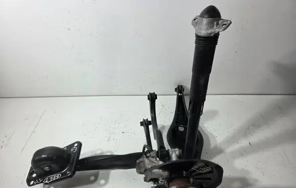 Audi Q3 F3 Rear wheel hub spindle/knuckle 5Q0505371E