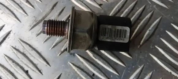 Peugeot 407 Fuel pressure sensor 55PP0402 5WS40050