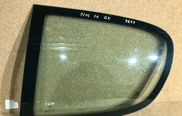 Peugeot 206 Rear side window AS2