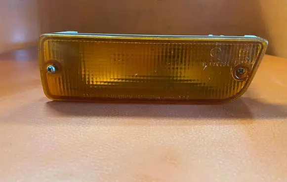 Mitsubishi Space Wagon Front fender indicator light 1121490