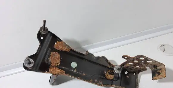 Audi A6 Allroad C6 Pneumatic air compressor holding bracket 4154031082