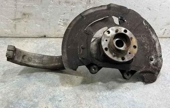 BMW X5M F85 Front wheel hub spindle knuckle 6869870