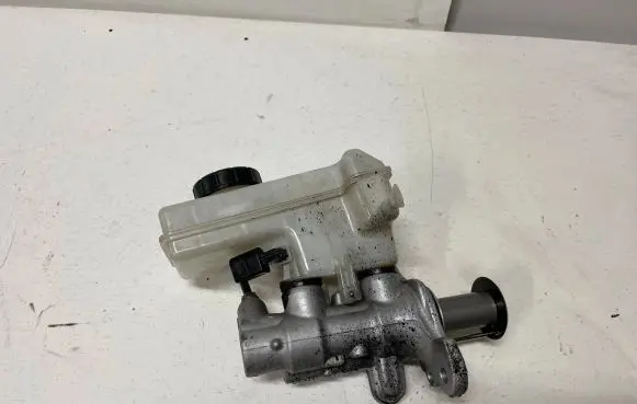 Skoda Superb B8 (3V) Master brake cylinder 5Q1611301C