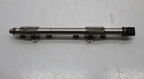 Volkswagen PASSAT B8 Fuel main line pipe 04E133320D
