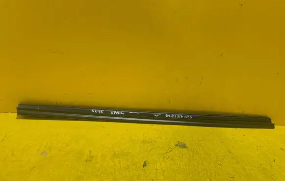 Peugeot 308 SW Front door trim (molding) 25622702