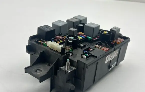 Opel Mokka Fuse module 95263744 30959L