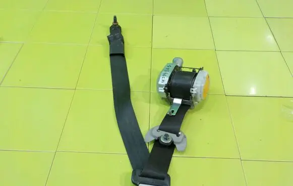 KIA Rio Front seatbelt 888701W600 BEZPIECZENSTWA