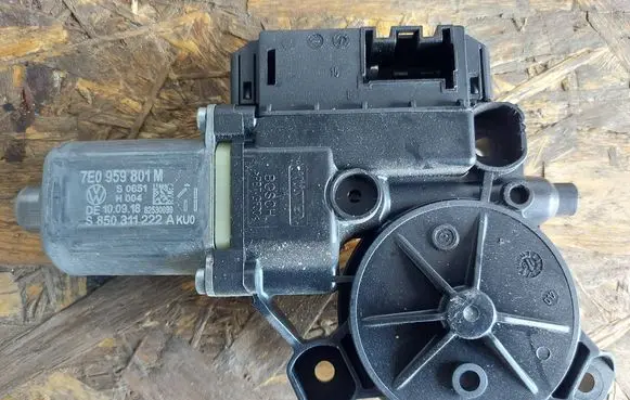 Volkswagen Transporter - Caravelle T6 Front door window regulator motor 7E0959801M