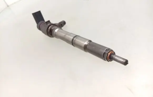 Volkswagen Golf VI Fuel injector 03L130277B