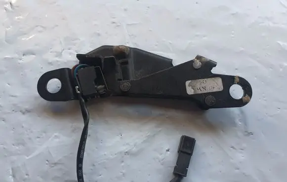 Mercedes-Benz SL R230 Convertible roof lock/latch 2307901077
