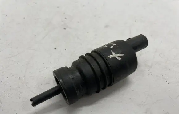 BMW 1 F20 F21 Windscreen/windshield washer pump 8377612