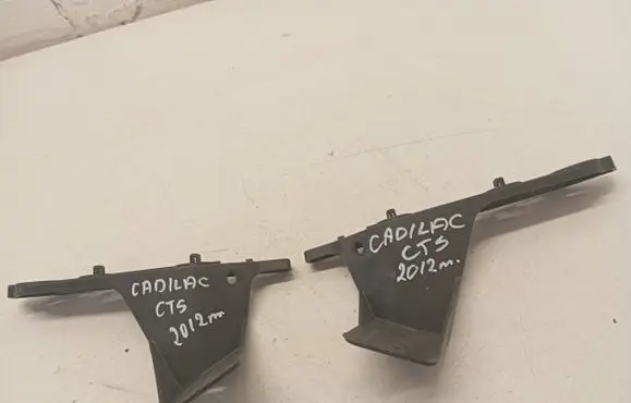 Cadillac CTS Front bumper mounting bracket 20831754 20831753