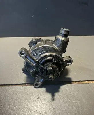 Volvo S60 Vacuum pump 30677904