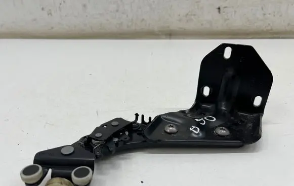 Mercedes-Benz Vito Viano W447 Sliding door lower roller guide/hinge A4477600747