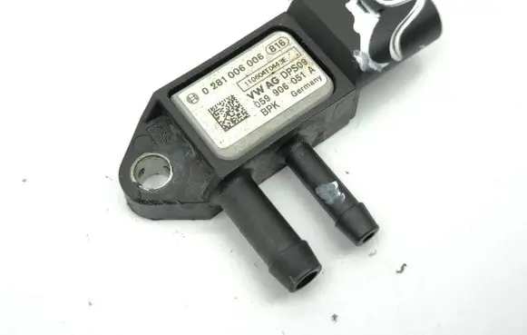 Porsche Cayenne (92A) Exhaust gas pressure sensor 059906051A 110604T0443E 0281006006